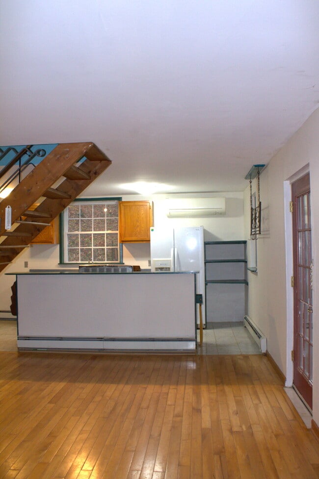 Building Photo - "Charming 2-Bed Retreat with Hardwood Elegance in Scenic Marshall, NC"