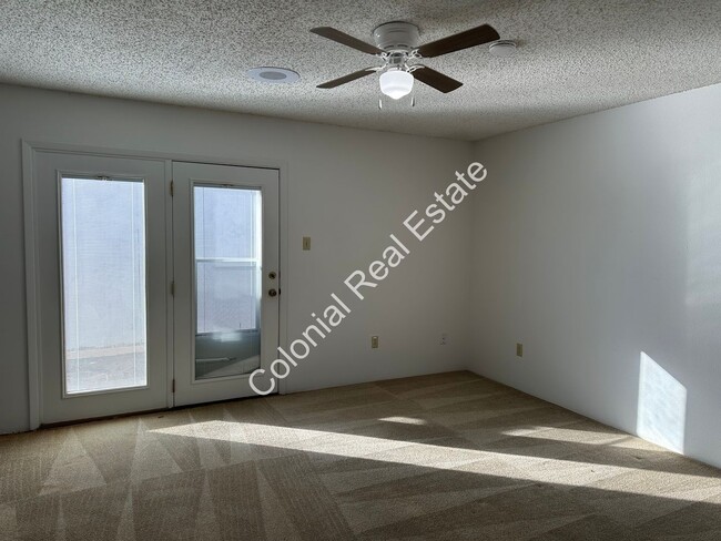 Building Photo - Spacious and Unique 2 Bedroom, 2 Bathroom Home with Wet Bar Area!