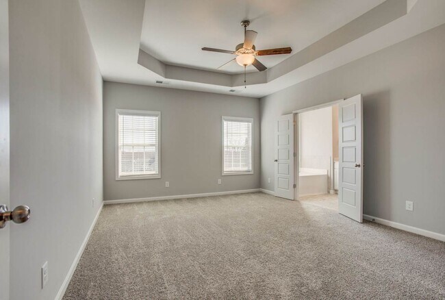 Building Photo - ***  COMING SOON!   ***  Stylish and comfo...
