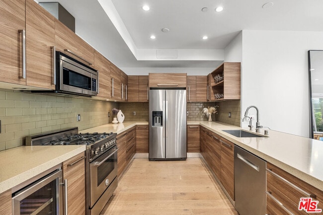 Building Photo - 855 Croft Ave