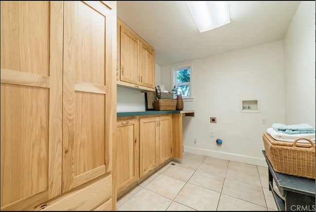 Building Photo - Great Home Close to All