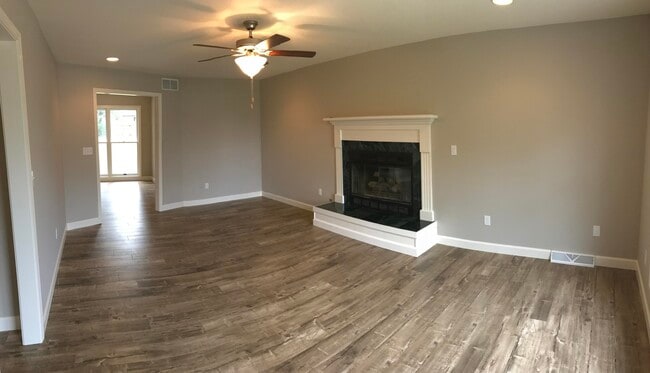 Building Photo - 4518 E Bridgewood Dr