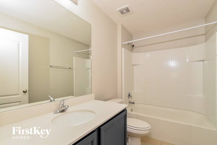 Building Photo - 482 Haversham Rd