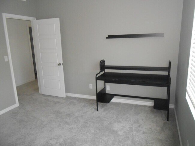 Building Photo - Beautiful Spacious Home in Henderson
