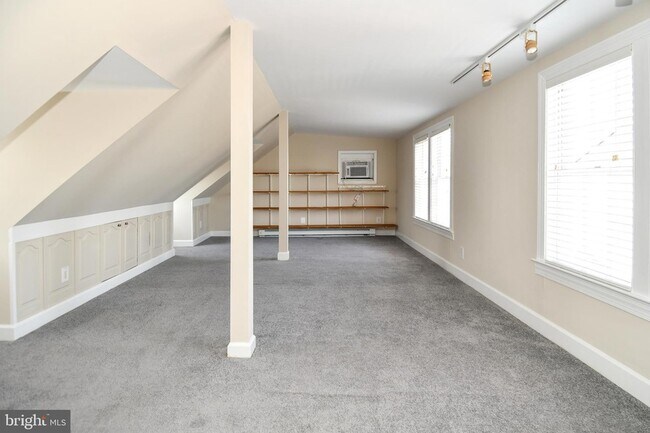 Building Photo - 17 - Apt. #1 Madision Street Unit