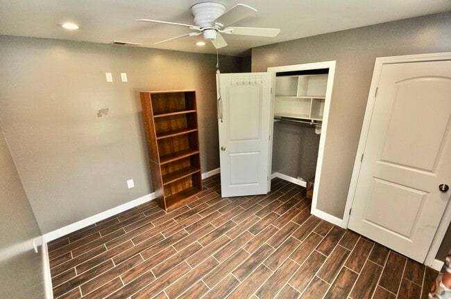 Building Photo - 6418 Treaschwig Rd