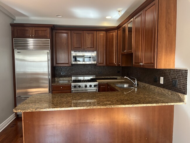 Building Photo - 334 N Jefferson St