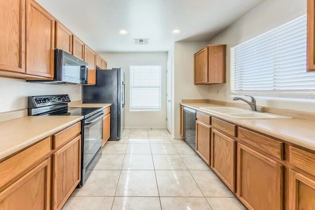 Building Photo - 2720 E Concho Ave