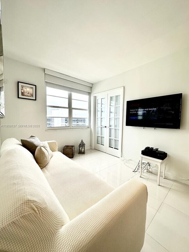 Building Photo - 100 Lincoln Rd