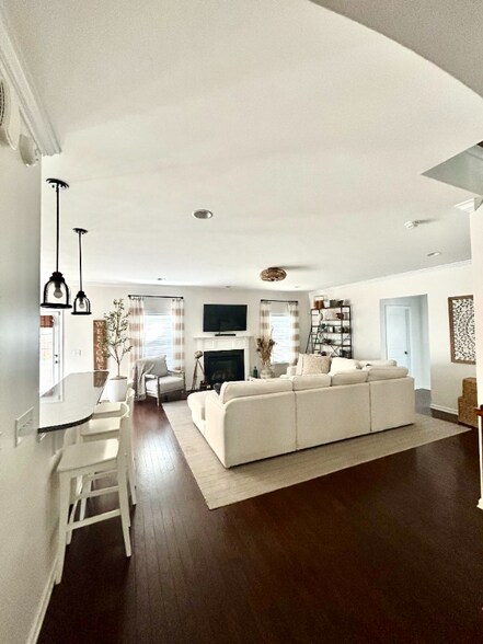 Building Photo - 430 Sanders Farm Ln