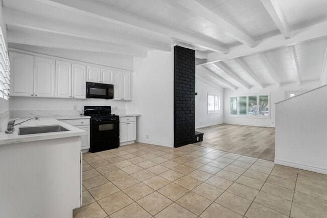 Building Photo - Updated three bed two bath house in Thousand Oaks with attached garage