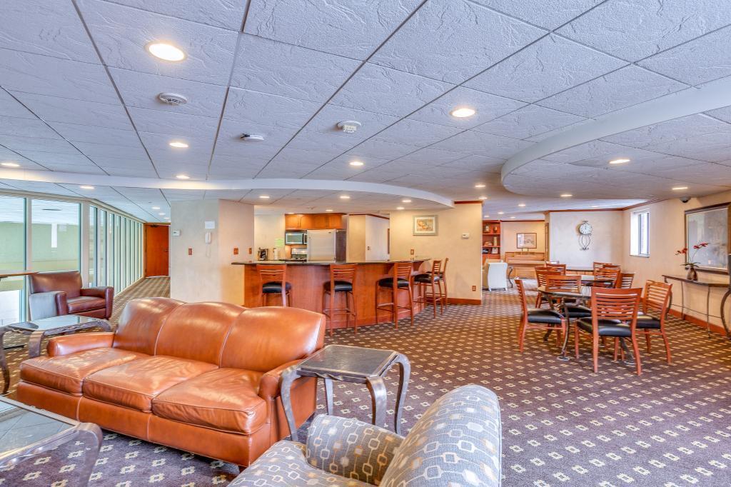 Party Room - 78 10th St E