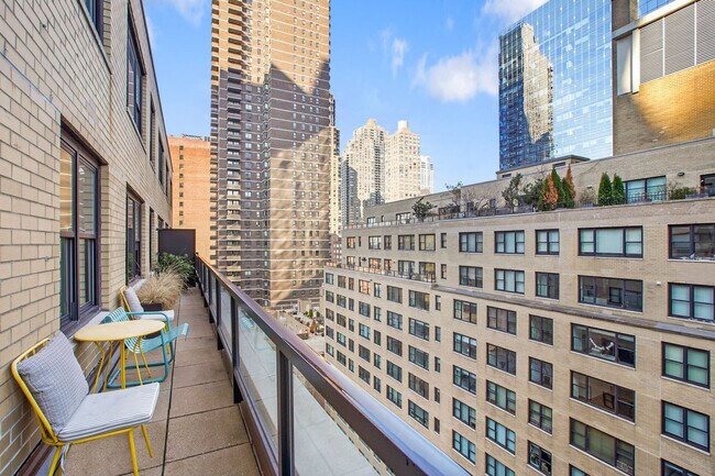 315 W 57th St 315 W 57th St New - 315 W 57th St New York Ny Building Photo