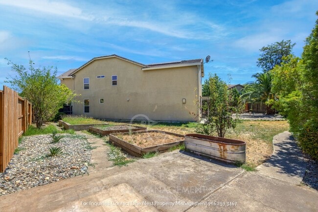 Building Photo - Huge home, Lincoln Crossing - walking dist...