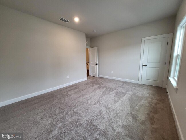 Building Photo - 1617 Phillips Dr