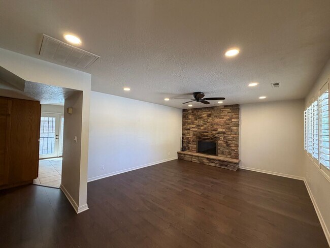 Building Photo - SPACIOUS PROPERTY AVAILABLE FOR RENT