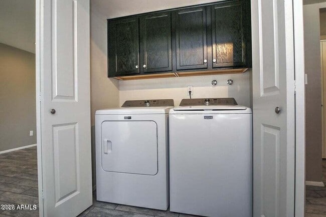 Building Photo - 8335 E Vista Dr