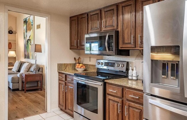 Building Photo - FULLY FURNISHED - LONG TERM RENTAL 3 Bedro...