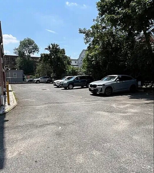 Building Photo - 30 Archer Ave