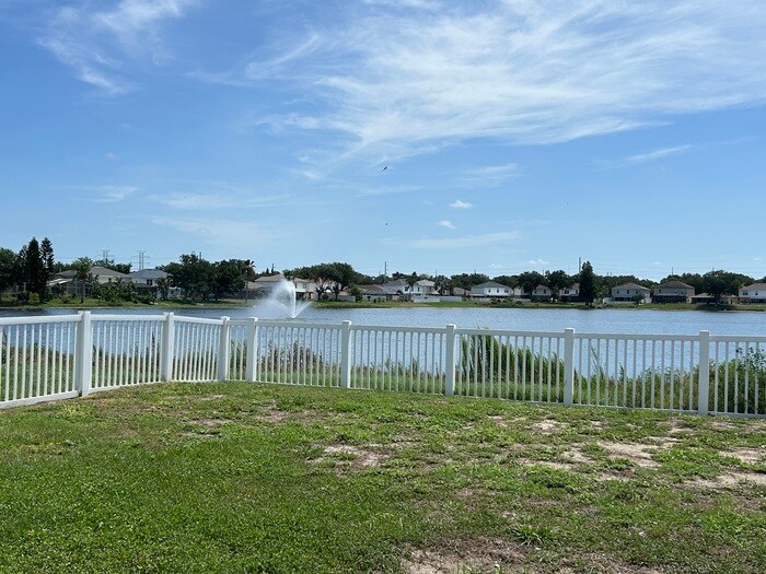 Building Photo - 12627 Lake Vista Dr