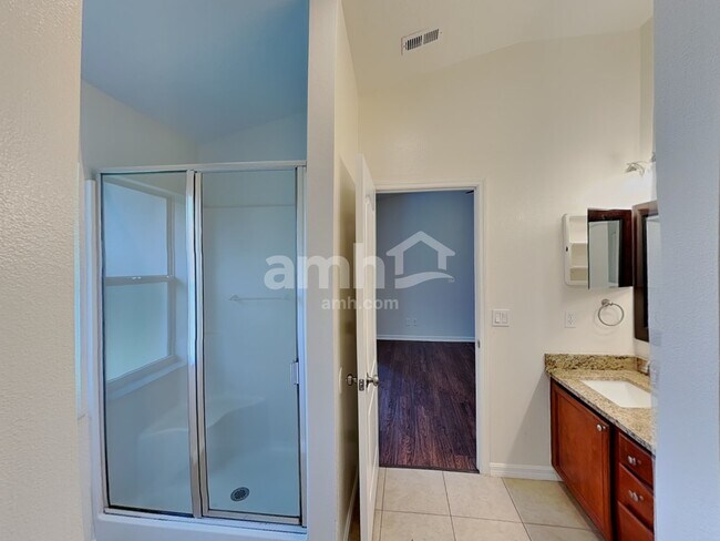 Building Photo - 1951 Southern Oak Loop