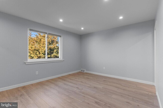 Building Photo - 3586 Dows Rd