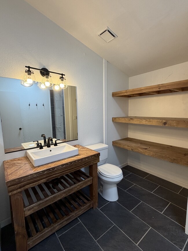 Building Photo - 29639 Greenhill Dr