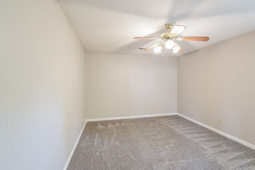 Building Photo - 6991 Raleigh Lagrange Rd