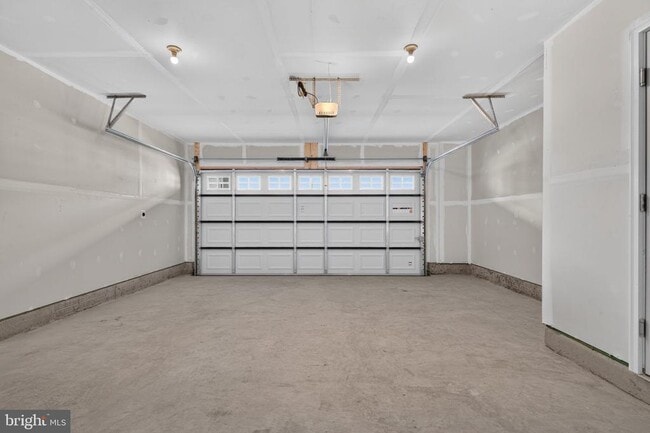 Building Photo - 10708 Meridian Hill Way