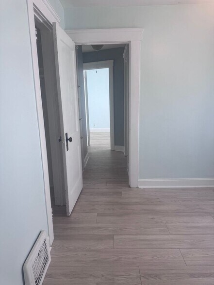 Building Photo - 2171 Carabel Ave