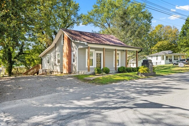 Building Photo - 1308 Columbia Rd