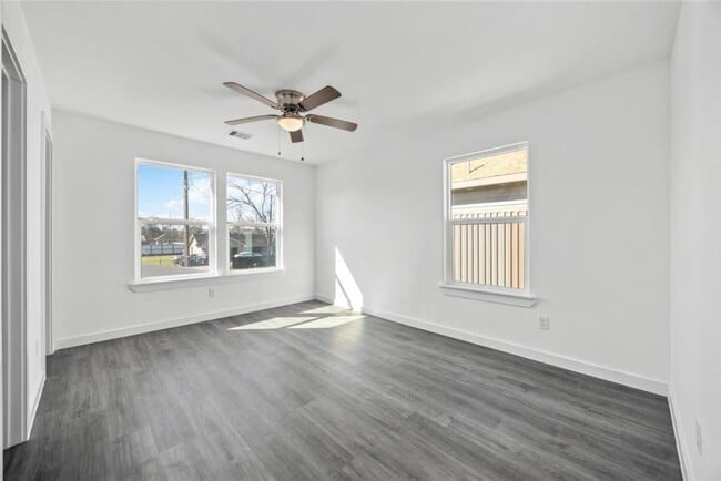 Building Photo - 2310 Wavell St