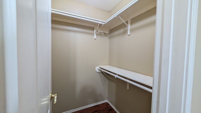 Building Photo - 301 E New Hampshire St