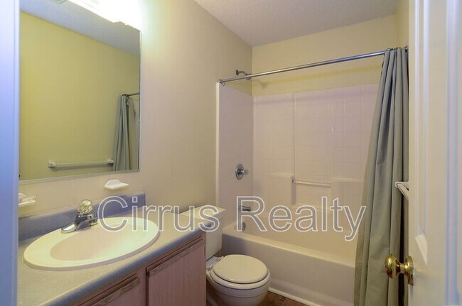 Building Photo - 381 Westview Dr