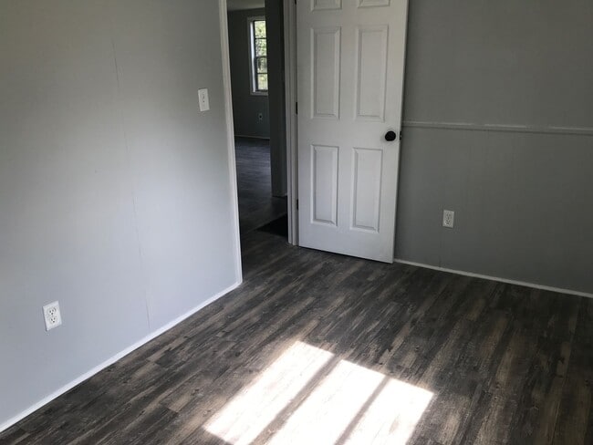 Building Photo - Love the Country Quiet - 2 bed 1 bath home on private country lot