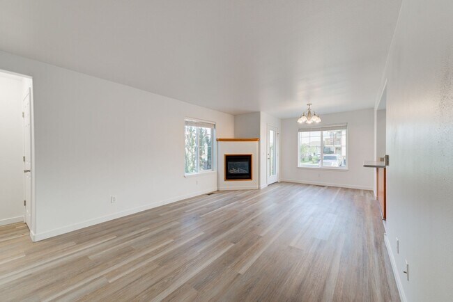 Building Photo - 3 Bed 2 Bath Unit Available in Bozeman!
