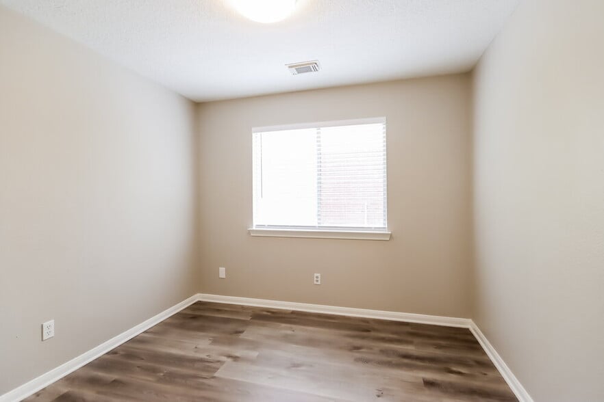 Building Photo - 4018 Hunnington Dr