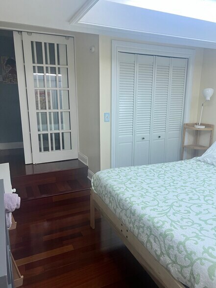 Building Photo - 646 W Bittersweet Pl