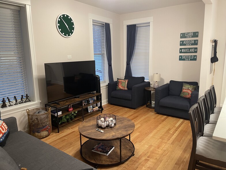 Building Photo - 3748 N Racine Ave