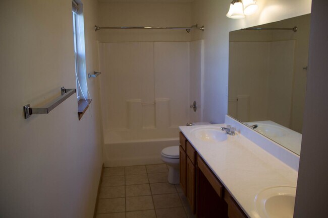 Building Photo - 3955 Druze Ave