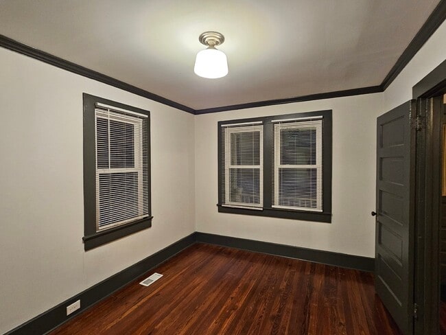 Building Photo - 2 BR, 1 BA on 1 ACRE