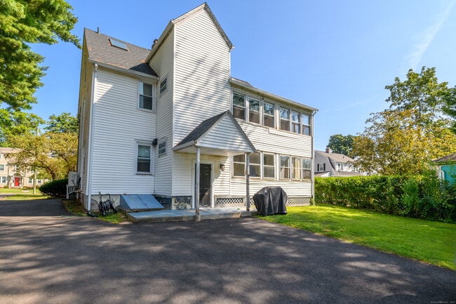 Building Photo - 1699 Boulevard
