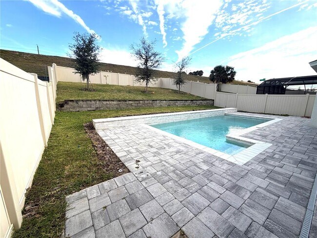 Building Photo - 15050 Lake Bessie Loop