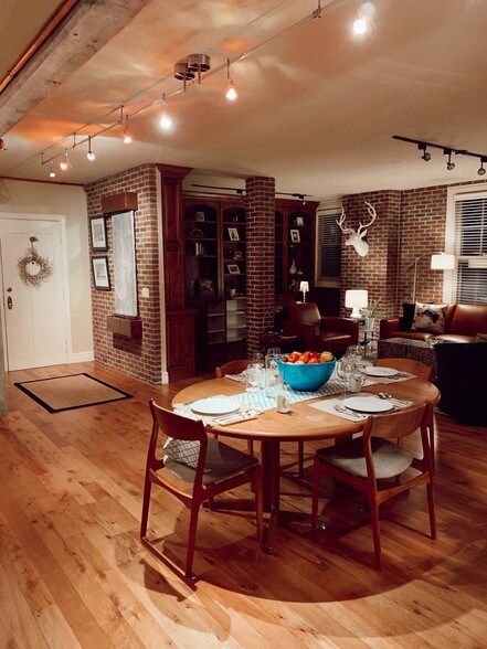 Dining Area - 29 S State St