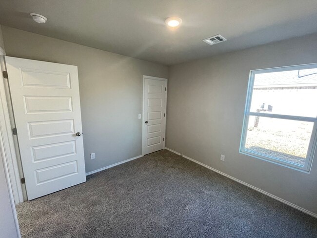 Building Photo - Brand New 4 Bedroom 2 Bathroom in Shawnee ...