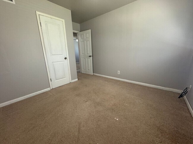 Building Photo - Adorable 3 bedroom 1.5 bathroom in Tulsa