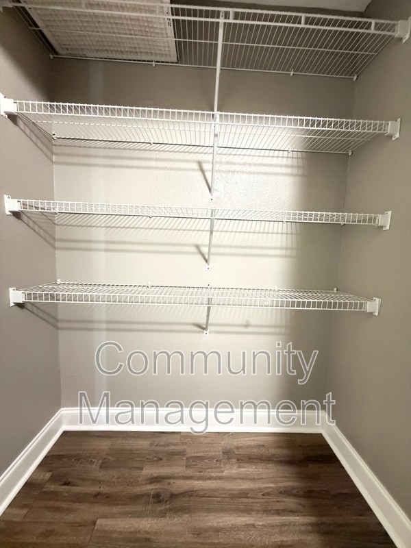 Building Photo - 122 Joan St