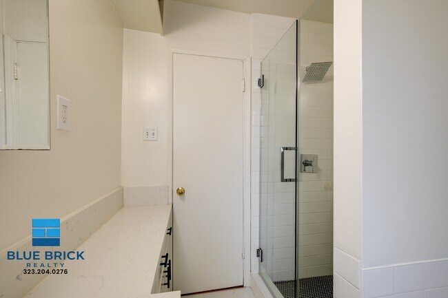 Building Photo - 426 Rexford Dr