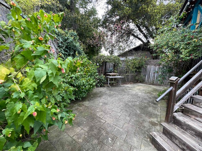 Building Photo - 18260 Las Lomas Rd