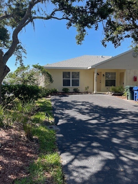 Building Photo - 1869 Highland Rd